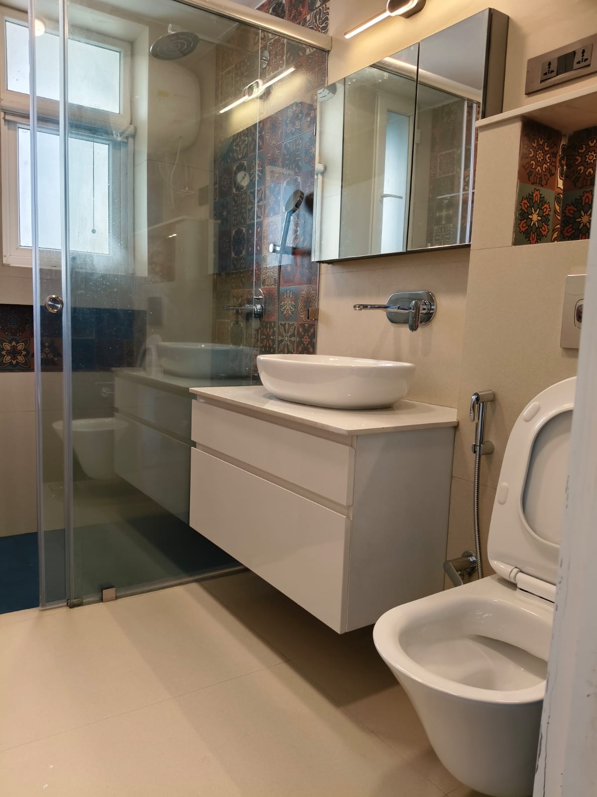 Glass shower partition with wall-hung vanity